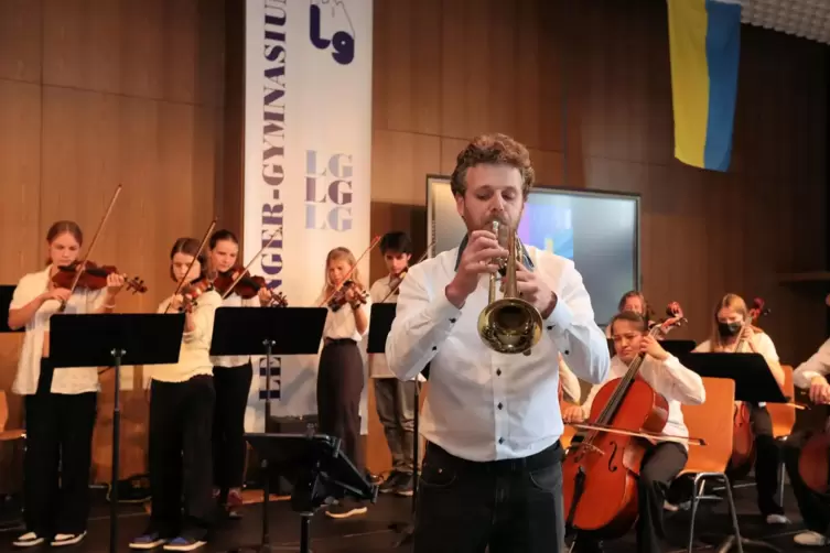 Spielt ein „Te Deum“ („Großer Gott, wir loben dich“) zum Jubliäum des Leininger-Gymnasiums: das Jugendorchester. 