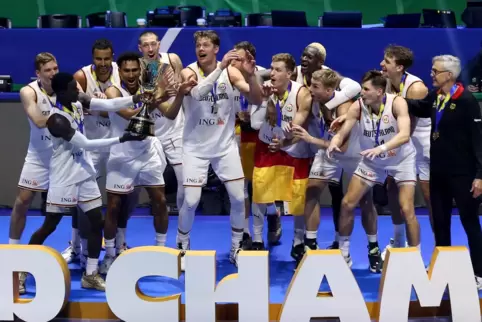 Das deutschs Sport-Sommermärchen: Die Basketballer reisen als Weltmeister nach Paris. 