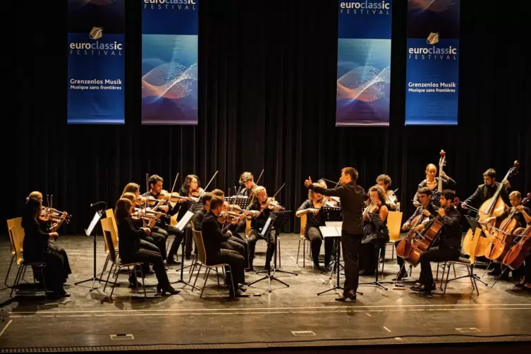 Das Kammerorchester der Großregion konzertierte beim Euroclassic-Festival in der Zweibrücker Festhalle.
