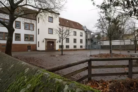 Die Grundschule in Erfenbach. 