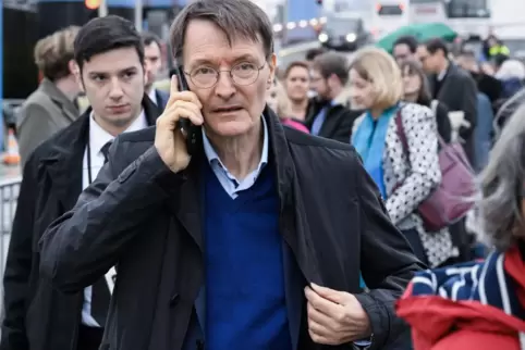 Eine Gruppe mutmaßlicher Reichsbürger soll die Entführung von Bundesgesundheitsminister Karl Lauterbach (SPD) geplant haben.