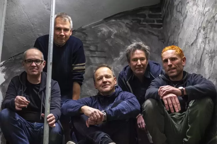 Gereift: die Spermbirds auf einem Bandfoto 2018, von links: Lee Hollis, Beppo G&ouml;tte, Roger Ingenthron, Markus Weilemann, Steve W