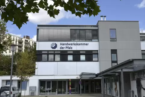 Berufsbildungs- und Technologiezentrum der Handwerkskammer der Pfalz in der Karlsbader Straße.