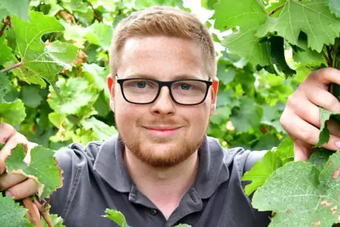 Liebt die Vielseitigkeit seines Berufs: Jungwinzer Fabian Leppert aus Wachenheim soll einmal den väterlichen Betrieb übernehmen.