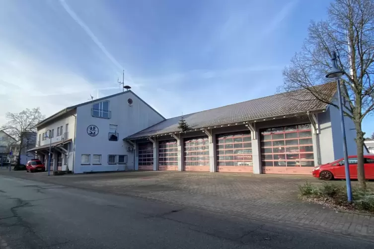 Das gleich neben der Verwaltung gelegene Feuerwehrhaus in Weilerbach muss modernisiert werden. 