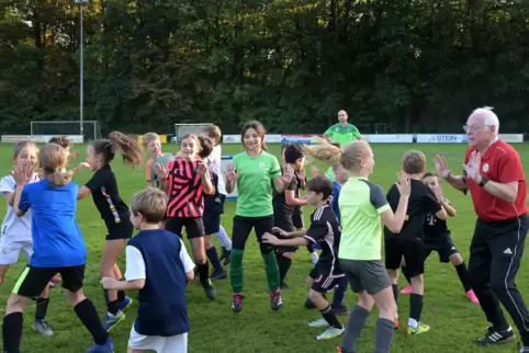 Das ganz besondere Training: ASV Waldsee bekommt Besuch vom Deutschen Fußball-Bund.