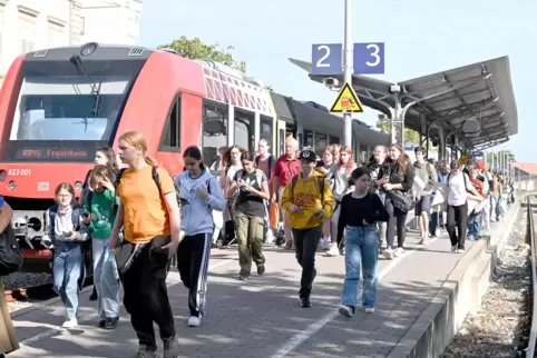 Für Schüler in der Region ist die Bahn ein wichtiges Verkehrsmittel. 