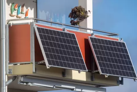 Strom vom Dach: Balkonkraftwerke boomen. 