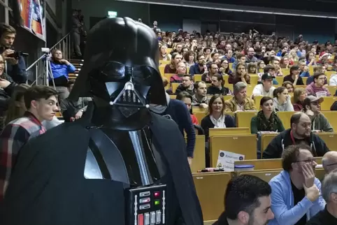 Bei Hubert Zitts Star-Wars-Vorlesungen lässt sich gerne auch mal Darth Vader blicken. 