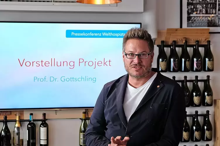 Der Chefarzt des Zentrums f&uuml;r Palliativmedizin und Kinderschmerztherapie an der Homburger Uniklinik Sven Gottschling ist auch mi
