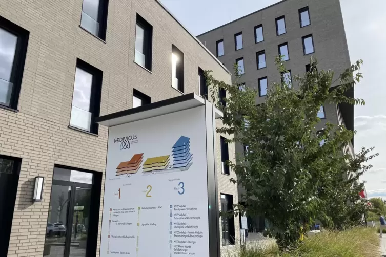 Das Medivicus in der Paul-von Denis-Stra&szlig;e besteht aus drei Geb&auml;uden, das Praxen und Angebote unterschiedlicher Fachrichtungen v
