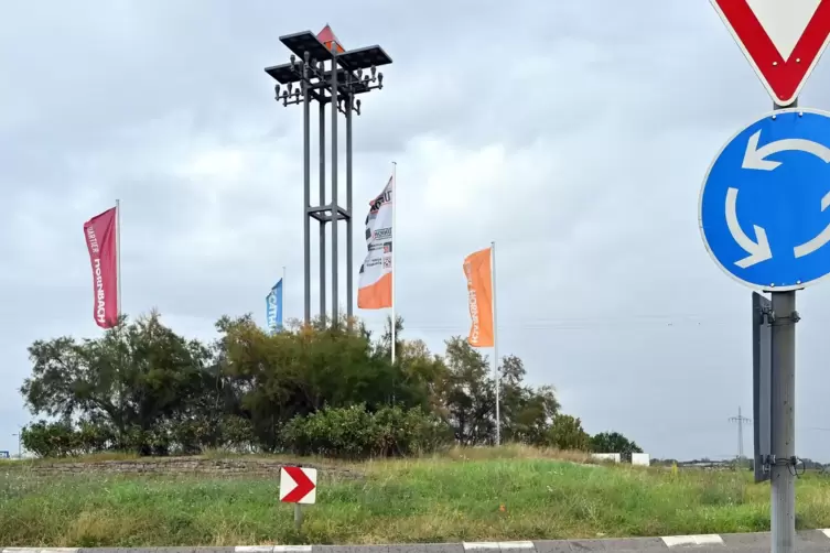Für Waltraud Blarr ein gelunges Beispiel für eine nachhaltige Kreisel-Bepflanzung: der Hornbach-Kreisel.