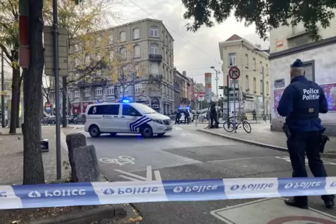 Bei einem Terroranschlag wurden in Brüssel zwei Männer aus Schweden getötet. Der mutmaßliche Attentäter konnte zunächst fliehen.
