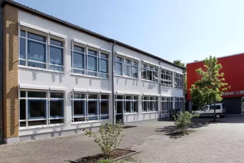 Neuhofen ist als Wohnort für junge Familien beliebt, weshalb der Platz in der Rehbachschule knapp wird. Dank einer Umnutzung ist