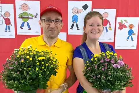 Lothar Däuwel und Leni Bohrmann stellen sich den Kindern zunächst vor ... 