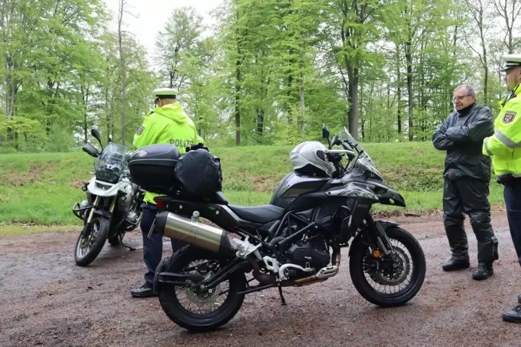 Im Mai hat der Zweiradkontrolltrupp Motorräder auf der Strecke zwischen Leimen und Johanniskreuz kontrolliert.
