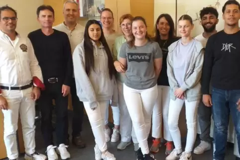 Auf dem Bild links der Chef Aref Nebhan, daneben Werner Lochner und Mohsen Kordi. Es fehlen Colick Guran, Werner Piehl und Alexa