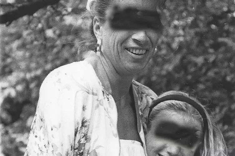 Endlich wieder zusammen: Liliane Schmidt und ihre Tochter Sabine. Der Pirmasenserin war von einem US-amerikanischen Gericht das 