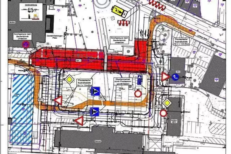 Der erste Bauabschnitt: Das rote Feld oben markiert Bahnhofstra&szlig;e und n&ouml;rdlichen Vorplatz, unten im Bild ist das Bahnhofsgeb&auml;ude