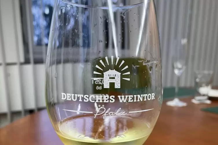 Deutsches Weintor: Guter Ertrag, aber Weinlese kein Selbstläufer - SÜW -  DIE RHEINPFALZ