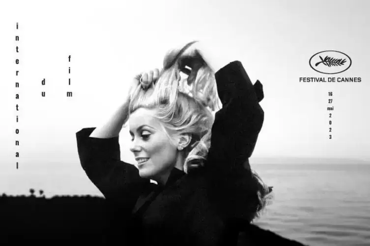 Das Festivalplakat mit Catherine Deneuve zurzeit von &bdquo;Belle de Jour&ldquo;.