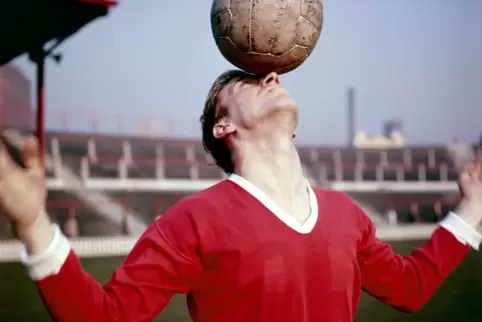 Bobby Charlton in „seinem“ Trikot: Manchester United. 