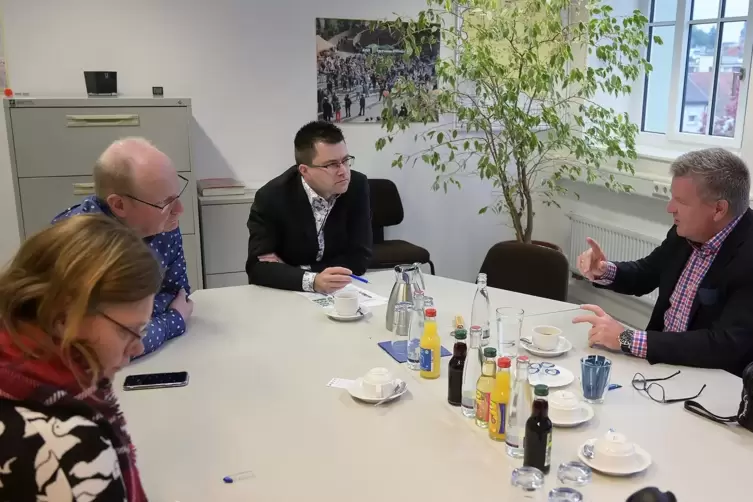 Roald Pauli stellte sich den Fragen der RHEINPFALZ-Redakteure Andreas Ganter, Andreas Danner und Julia Luttenberger (von rechts)