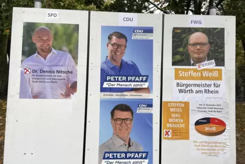 Die Wahlplakate der drei Kandidaten für das Amt des Bürgermeisters von Wörth. 