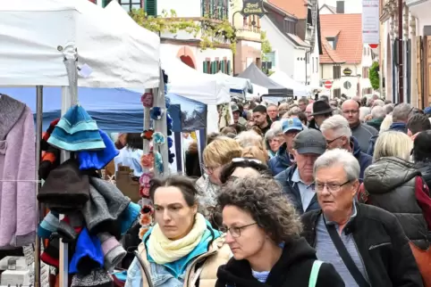 In der Marktstraße gab es beim deutsch-französischen Bauernmarkt kaum ein Durchkommen. 