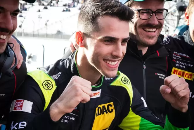So feierte Thomas Preining schon am Sonntagmorgen seinen Gesamterfolg in der DTM. So feierte Thomas Preining schon am Sonntagmorgen seinen Gesamterfolg in der DTM.
