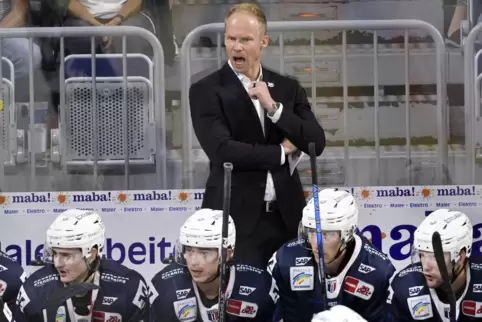 Hatte nicht viel Grund zur Freude: Adler-Trainer Johan Lundskog. 