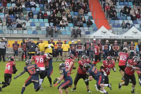 1135 Zuschauer im Framas-Stadion: Erstmals verzeichnete ein Football-Spiel in Pirmasens eine vierstellige Besucherzahl.