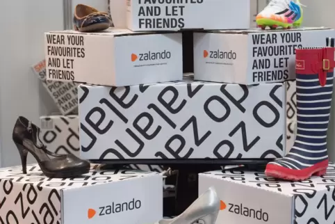 Shoppen beim Zalando-Outlet: In der Fächerstadt hat der Online-Versandhändler nun seine 15 Filiale eröffnet. 
