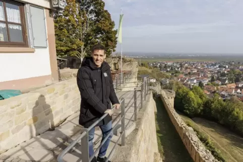 Die Burg, die Stadt, die Rheinebene: Hier fühlt sich Philipp Klement so richtig wohl.