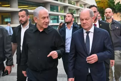 Kanzler Scholz in Jerusalem: „Die Sicherheit Israels ist deutsche Staatsräson.“ Links: Israels Regierungschef Netanjahu 