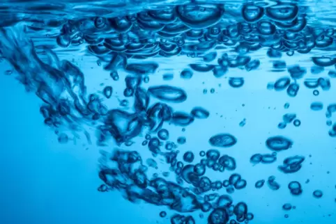 Für Trinkwasser gibt es strenge Vorgaben. Selbst kleine Verunreinigungen werden bei den Probeentnahmen festgestellt. 