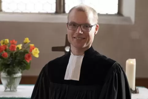 Pfarrer Sebastian Best aus Dörrmoschel wird in einem Festgottesdienst „installiert“. 