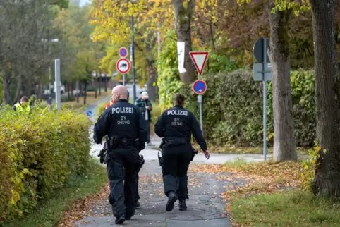 Seit Montag halten Bombendrohungen in ganz Deutschland die Polizei auf Trab.