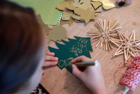 Für kleines Geld Geschenke basteln, das war die Idee hinter dem Bastelnachmittag. 