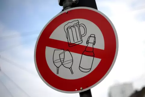 Erhöht ein Alkoholverbot am Jakobsplatz die Sicherheit? Dazu gibt es unterschiedliche Einschätzungen. Hier ein Schild in der Inn