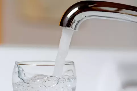 Leitungswasser kann unbedenklich getrunken werden. 