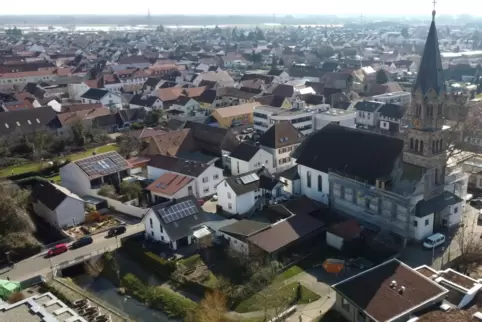 Die katholische Kirche in Rülzheim. Hier soll das Pfarrhaus erhalten bleiben. In den übrigen Gemeinden ist anderes geplant.