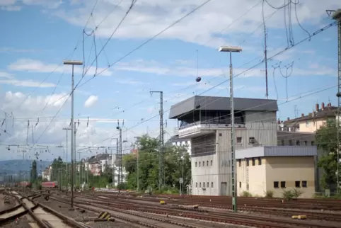 2013 machte Personalmangel im Stellwerk Mainz bundesweit Schlagzeilen. Nun ist es in Ludwigshafen noch schlimmer. 