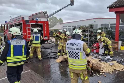 Großaufgebot der Feuerwehr: Etwa 60 Personen waren im Einsatz. 