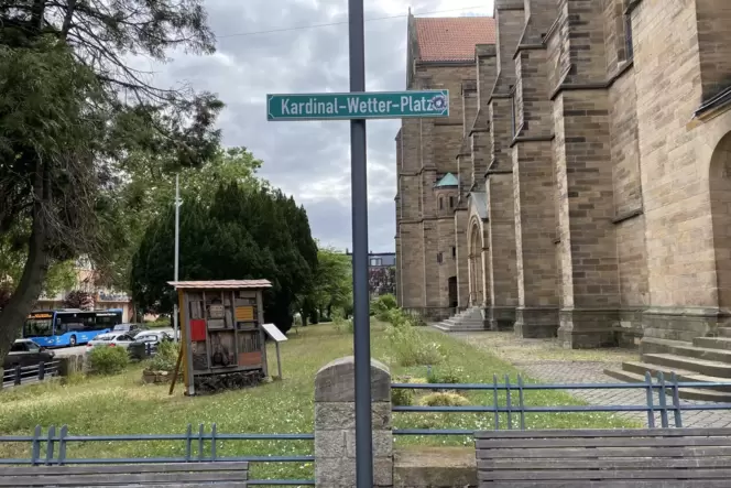 Der Platz vor der Marienkirche bleibt nach Kardinal Wetter benannt.