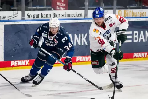 Tom Kühnhackl (links) fordert eine Steigerung. 