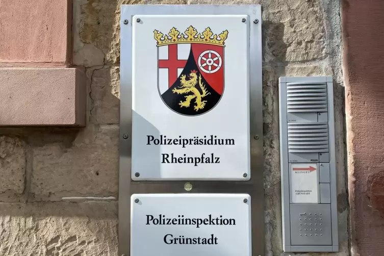 Wer Hinweise geben kann, soll sich bei der Polizei in Grünstadt melden. 