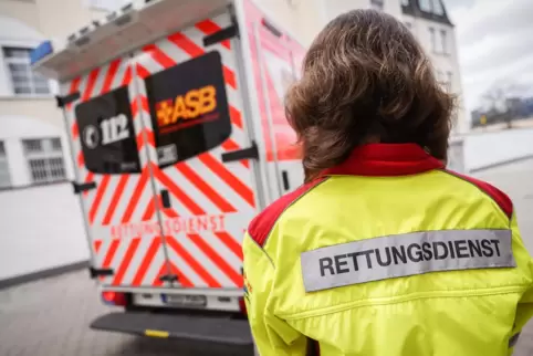 Wer bewusst einen ungerechtfertigten Notruf absetzt, muss mit Strafe rechnen. 