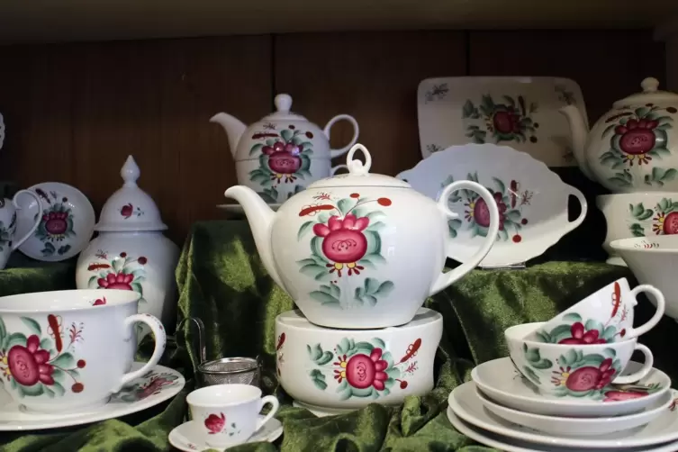 „Ostfriesisches Rose“: klassisches Dekor fürs Teeservice. 