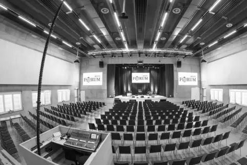 Blick in den großen Saal des Er-lebt-Forums. 